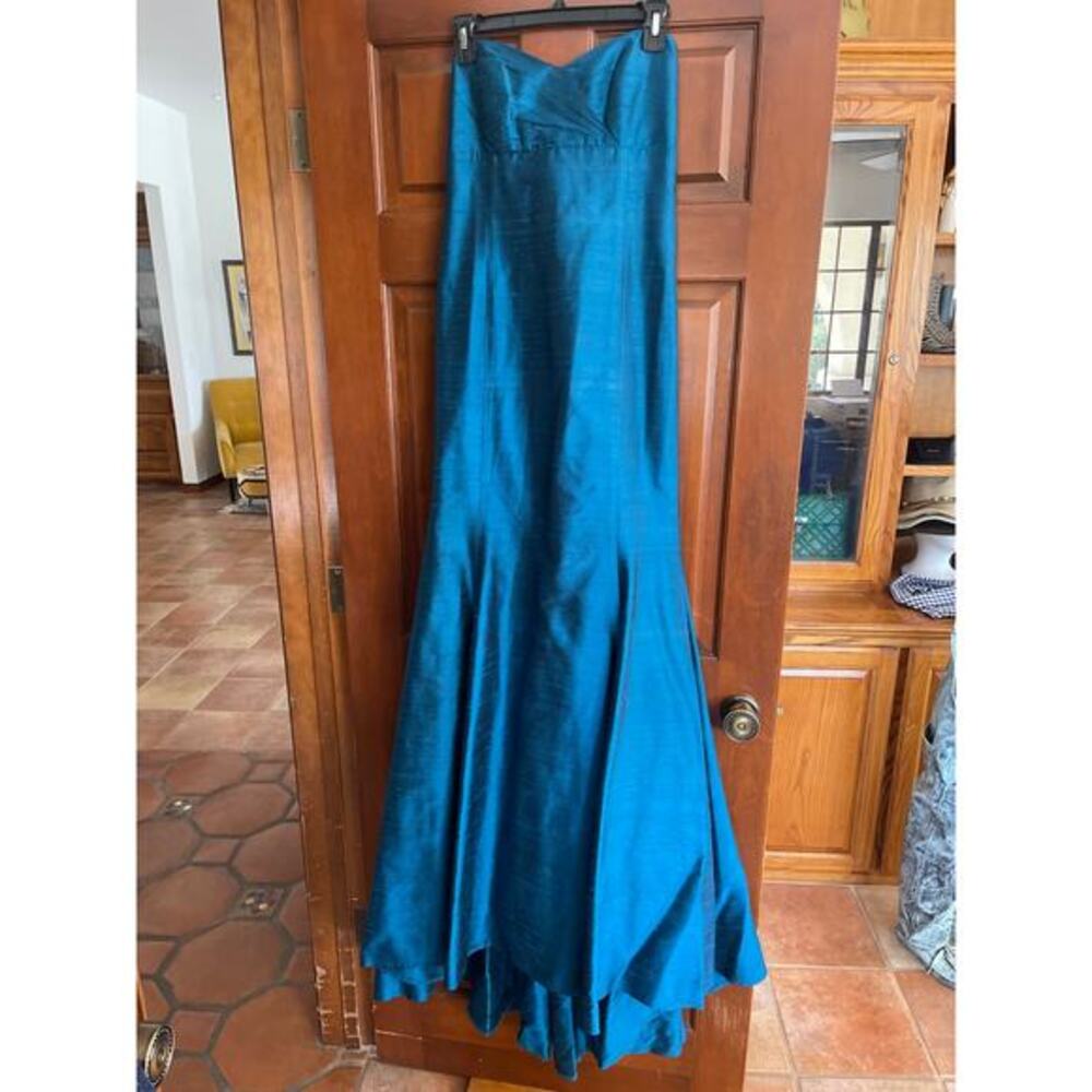 Elegant Blue Strapless Mini Dress